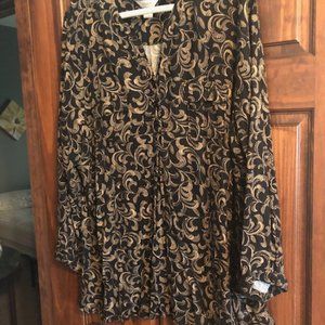 CJ Banks 3X Top  3 Buttons attached below V